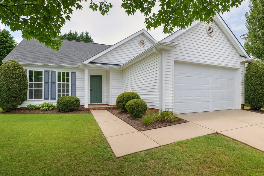 Primary Photo - 6 Valley Glen Ct