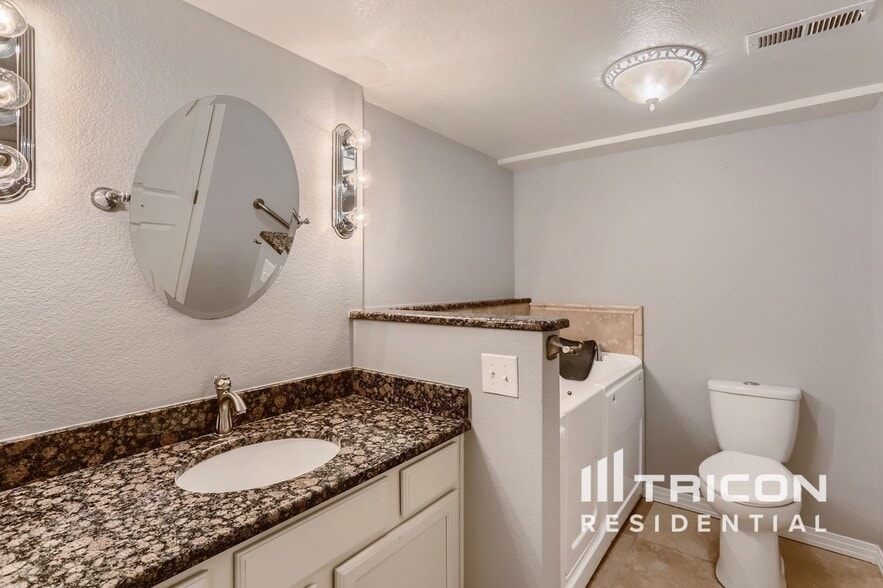 Building Photo - 4565 Larksong Dr