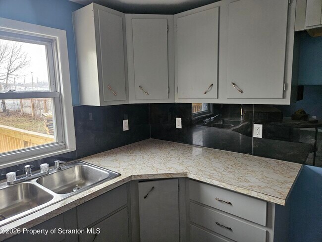 Building Photo - 335 Phelps St