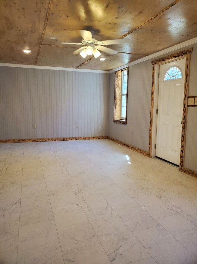 Building Photo - 109 Circle Dr