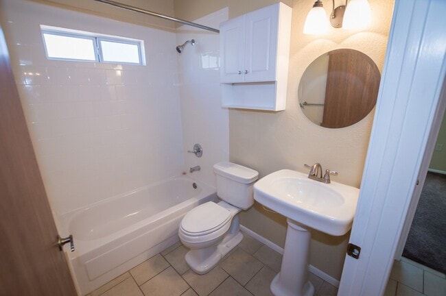 Building Photo - Welcome to this charming 3-bedroom, 2-bath home with Central A/C and Large 2 Car Garage!