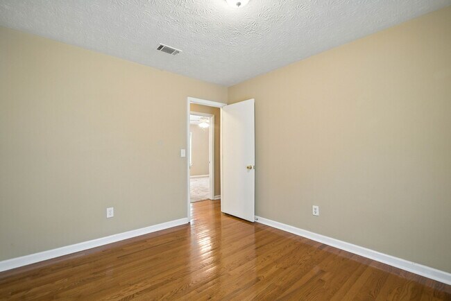 Building Photo - 3045 Wildflower Ln SW