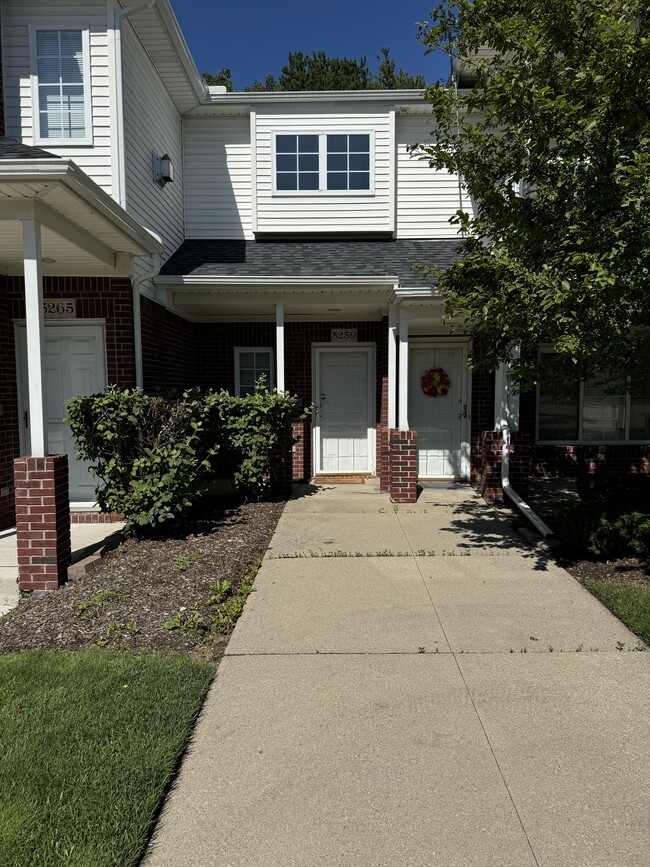 Building Photo - 5259 Twin Oaks Dr