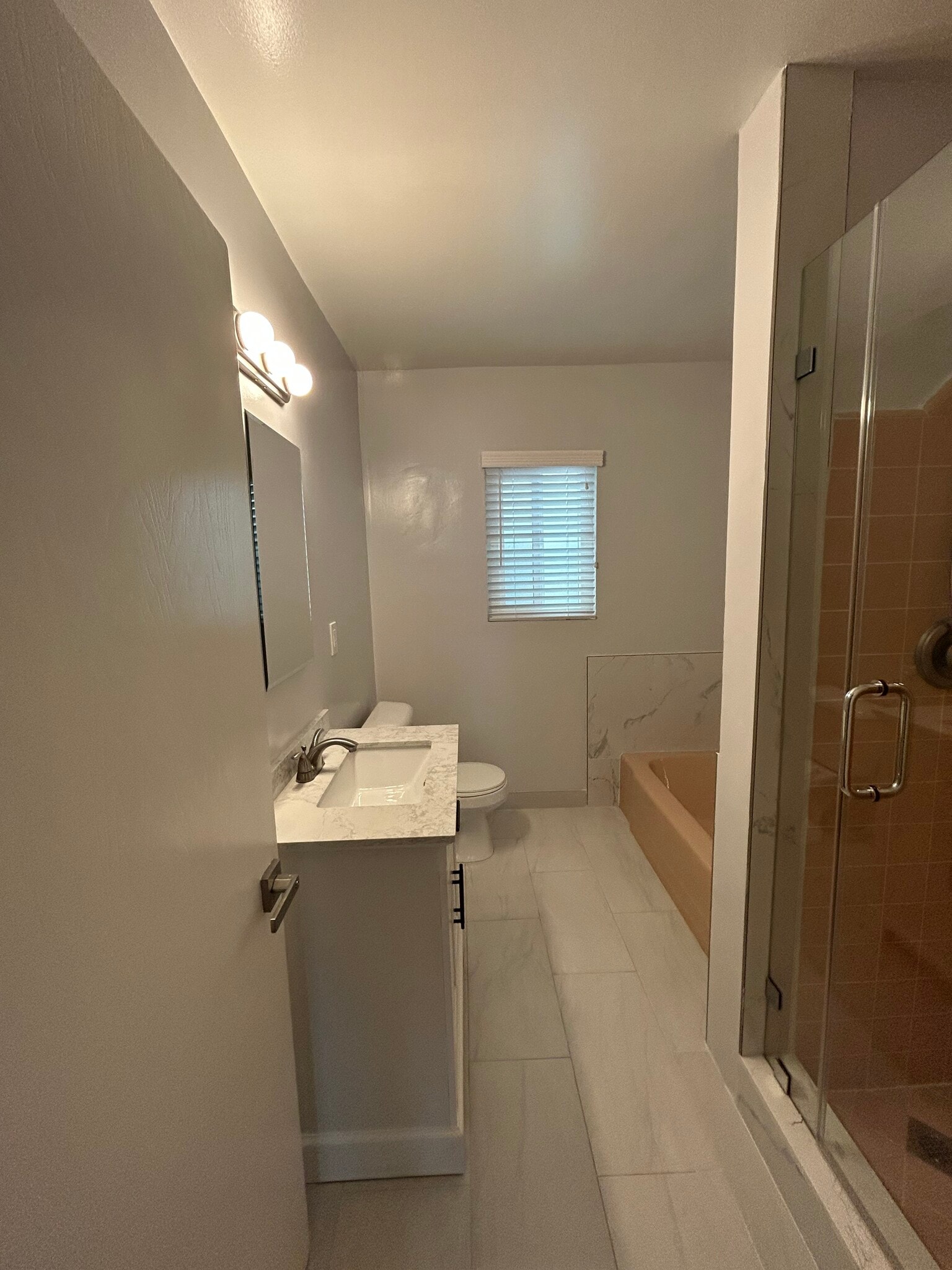 Bathroom - 325 S Doheny Dr
