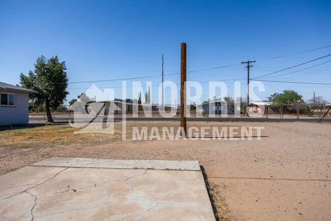 Building Photo - Great Home Located in Eloy at a Great Price!