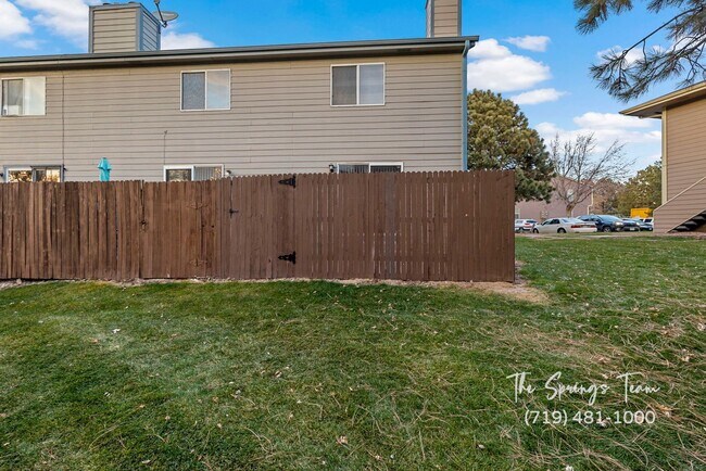 Building Photo - HUNTING MEADOWS 3BD CONDO IN GATED COMMUNITY  - Security Deposit Waiver Available