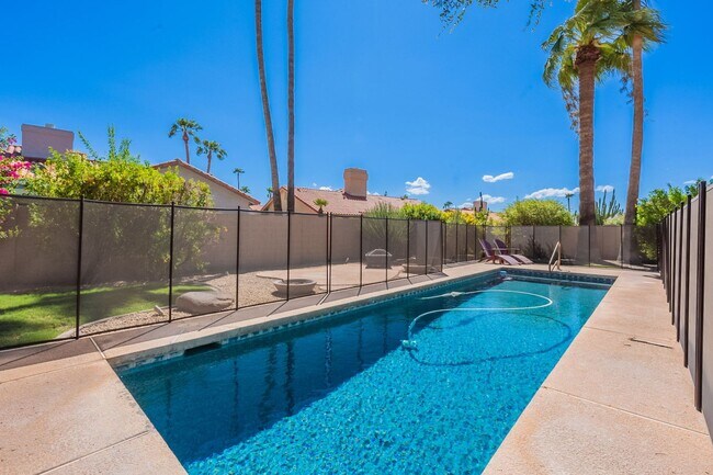 Building Photo - Scottsdale Ranch - Three Bedrooms and POOL!