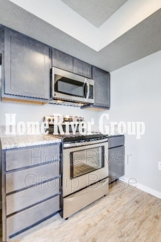 Building Photo - 928 E Wandering Ln