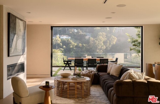 Building Photo - 2608 Zorada Dr