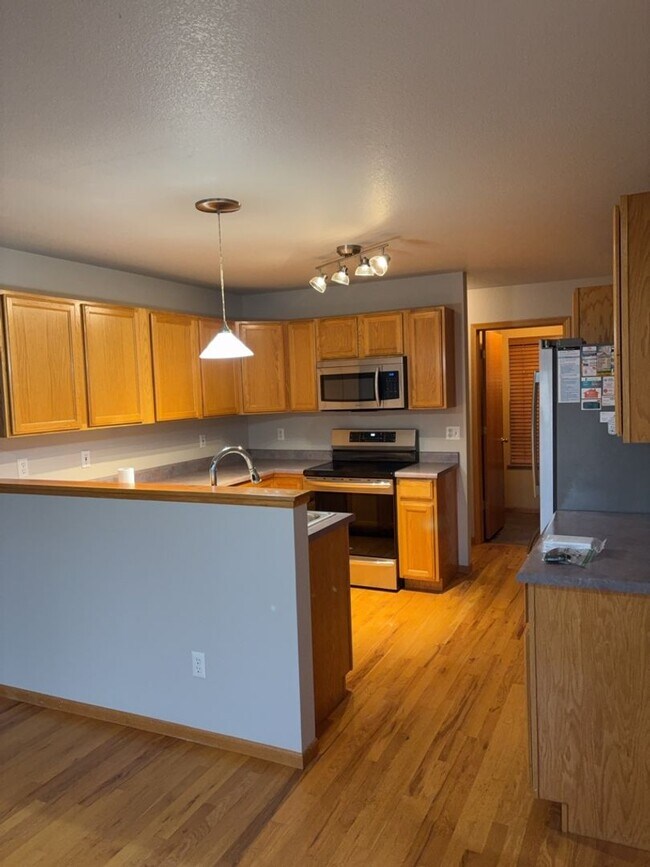 Building Photo - 3bd/3ba Johnstown Home with 2-Car Garage &...