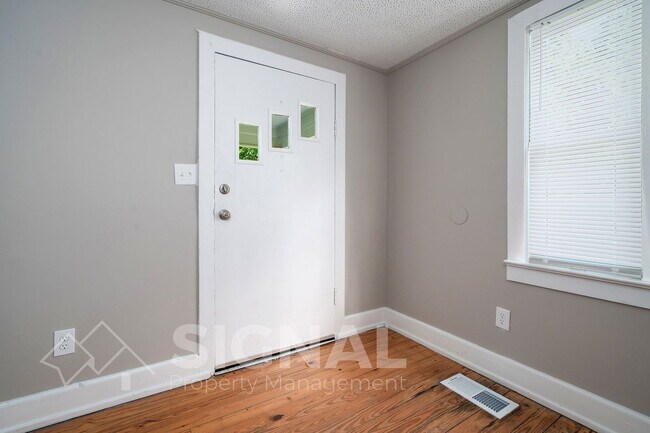 Building Photo - 759 Hopkins Dr
