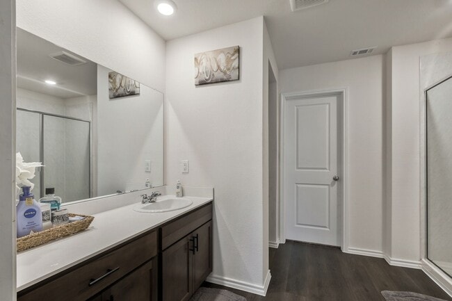 Building Photo - 15121 Ace Dr