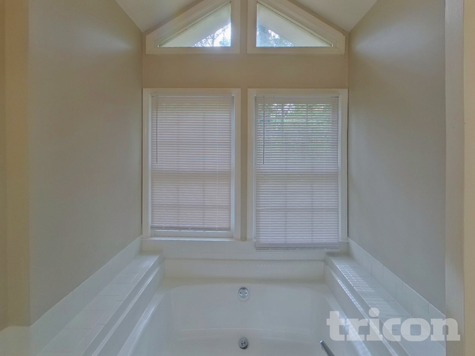 Building Photo - 507 Ironwood Ct SE