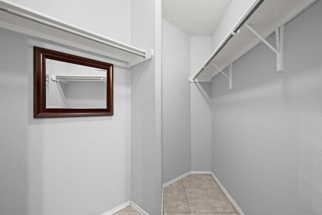 Building Photo - 8133 Tockington Way