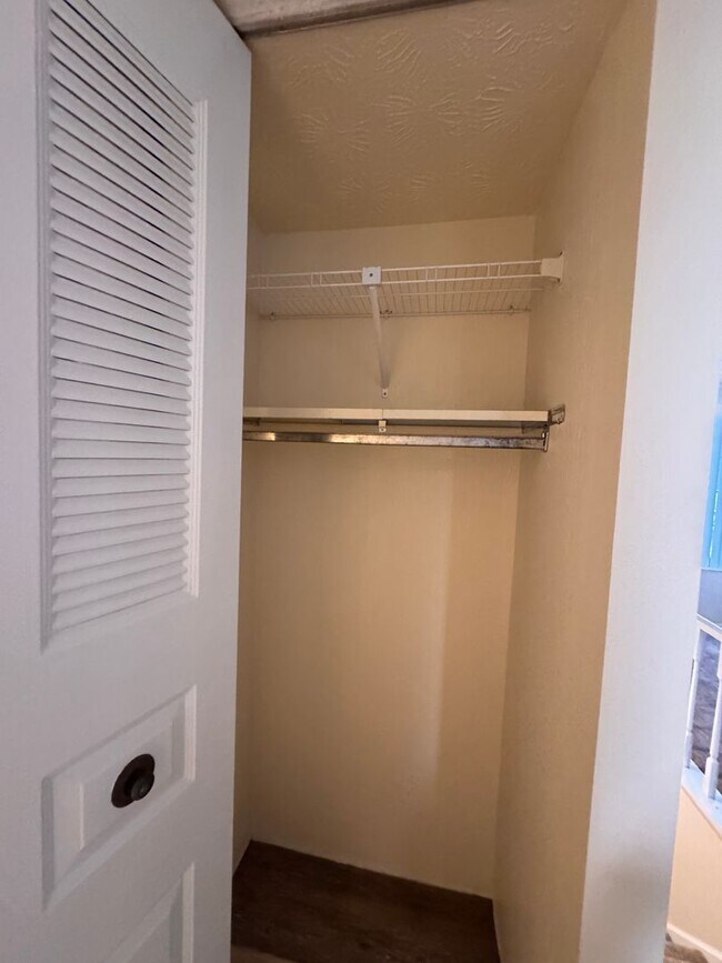 Building Photo - 300 Pegotty Ct NE