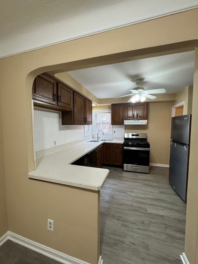 Building Photo - Beautiful Three Bedroom Home