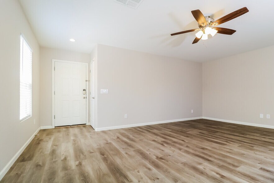 Building Photo - 10043 N 115th Dr