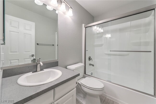 Building Photo - 20 Fantasia Ln