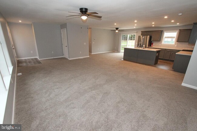 Building Photo - 8 Conover Ln