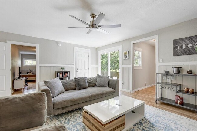Building Photo - 6301 Arnold Dr
