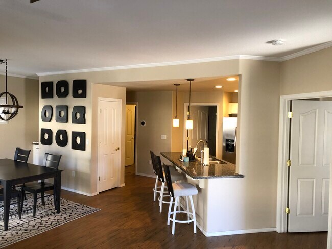 Building Photo - 1975 Blooming Hills Dr