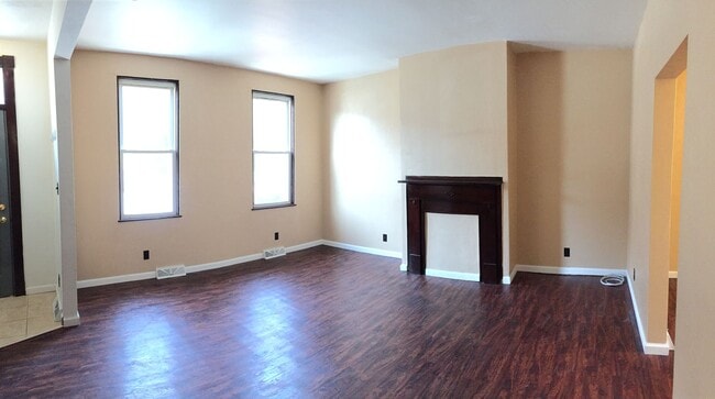 Building Photo - 2 Bedroom House