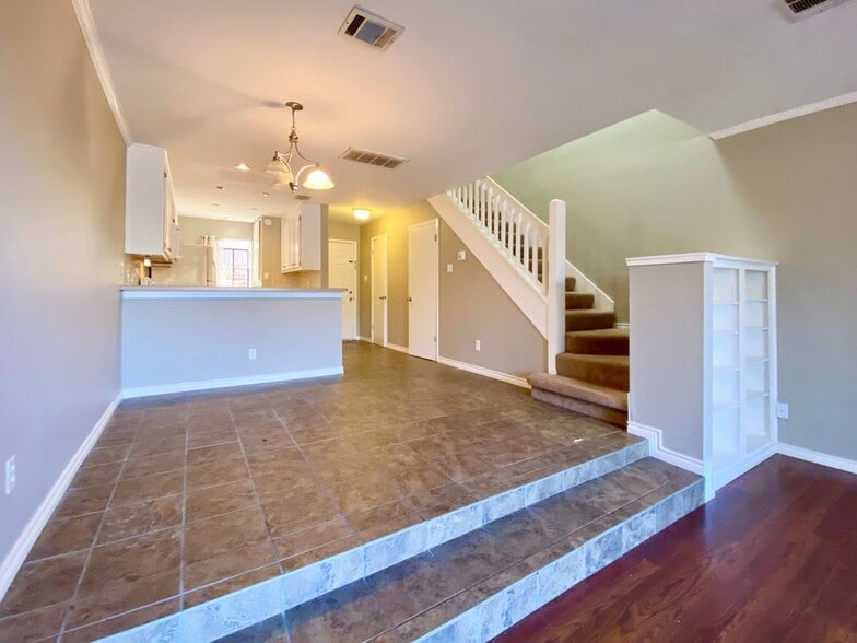 Building Photo - 1804 Capital Pkwy