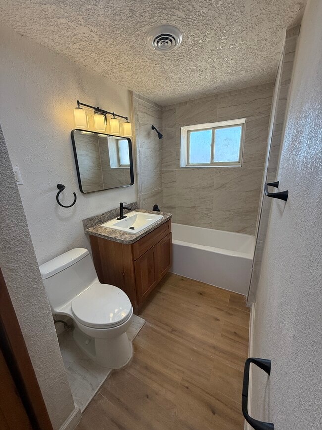 Building Photo - 37 La Ladera Rd