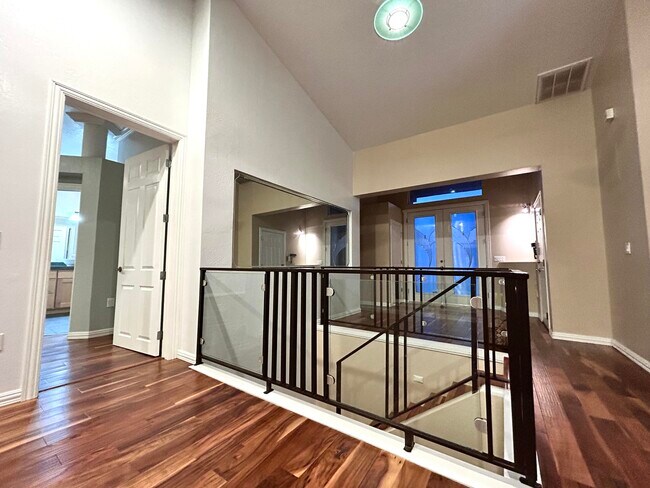 Building Photo - 1001 Pinzon St NW