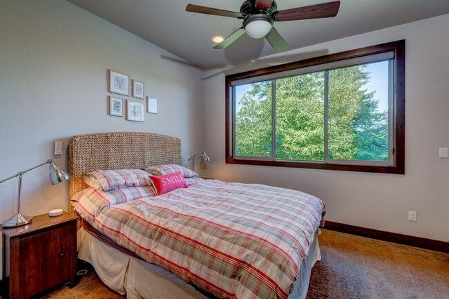 Building Photo - Gorgeous Furnished Home with Mountain Views!