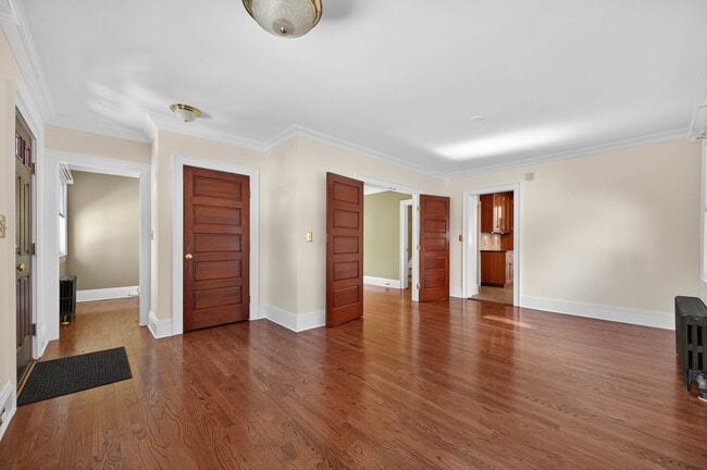 Building Photo - 35 Birch St