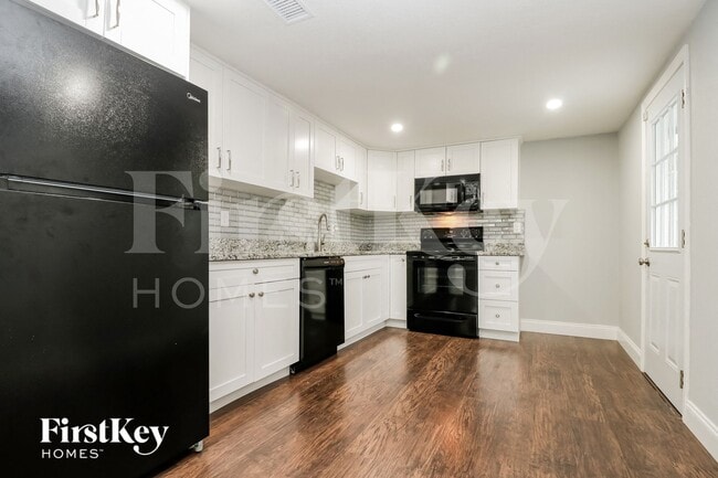 Building Photo - 3844 Elmwood Dr