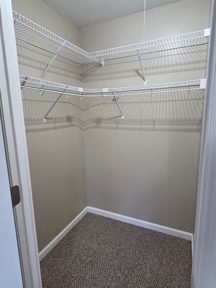 Building Photo - 5526 Humbert Rd