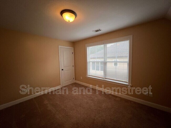 Building Photo - 1102 Highmoor Ln