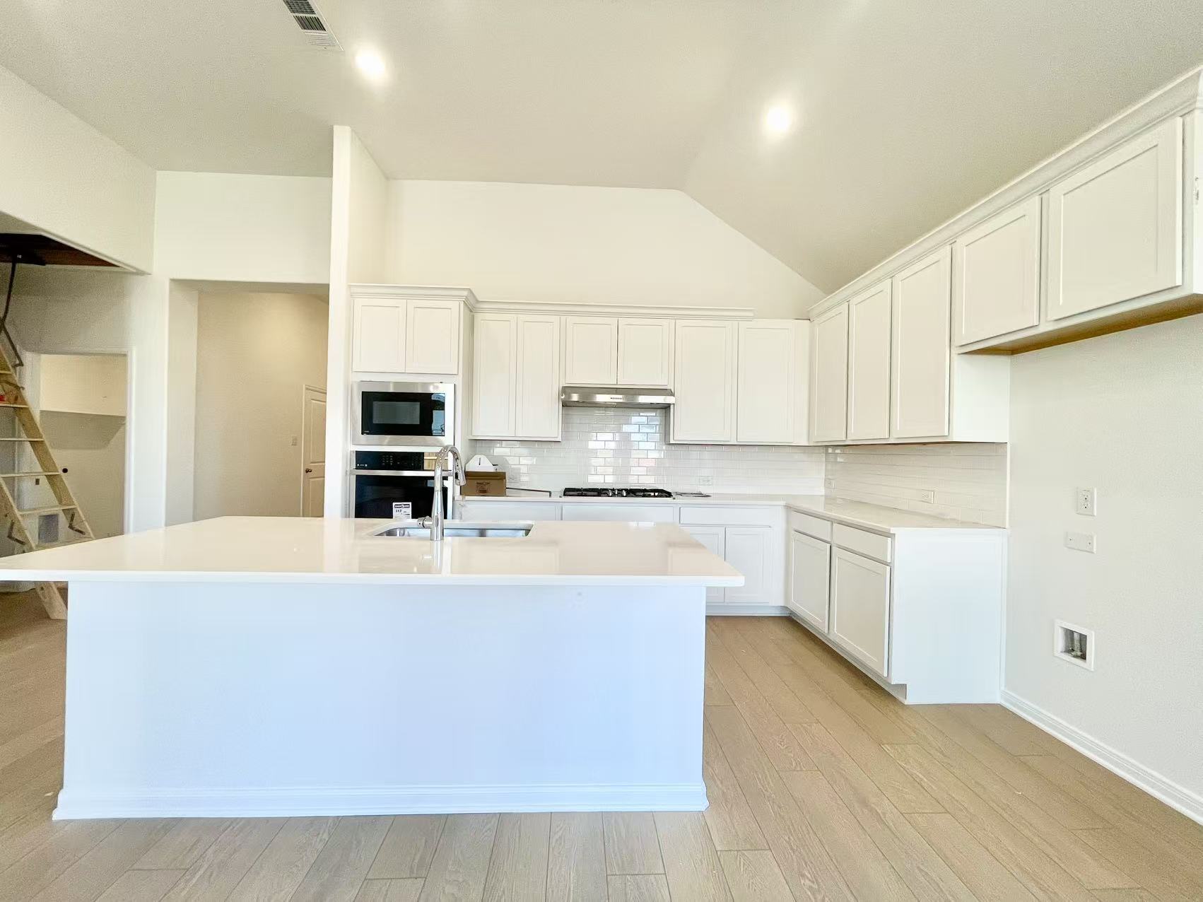 Building Photo - 16205 Garden Dr