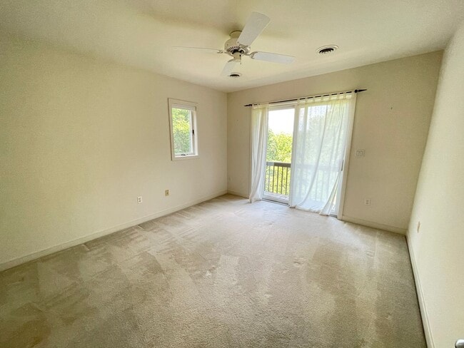 Building Photo - COMMUTERS DREAM!  PRIVATE ACREAGE STAFFORD AND MINUTES TO VRE