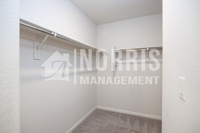 Building Photo - Newer Home in Eloy