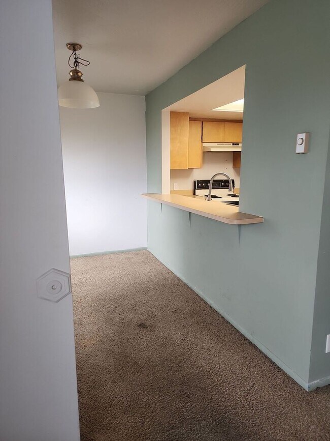 Building Photo - 171 College Way