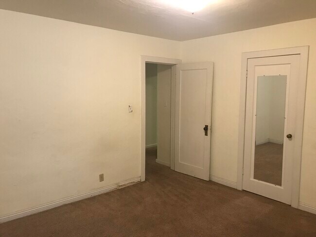 Building Photo - 576 Military E
