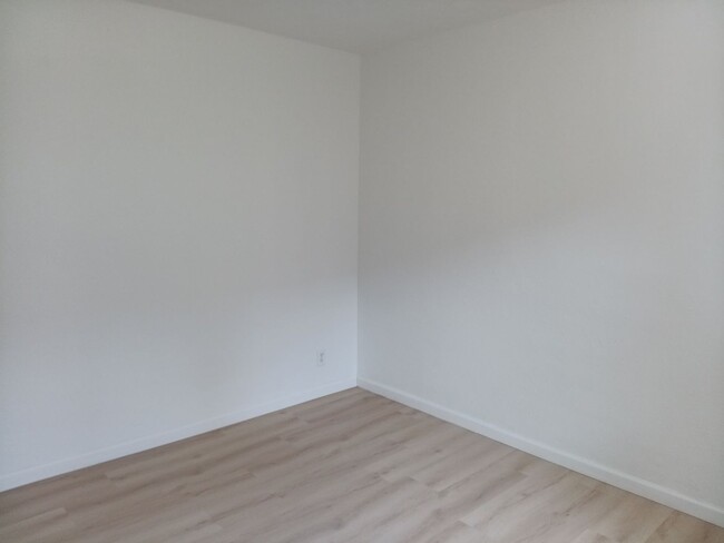 Building Photo - Cozy 4-bedroom, 2-bathroom home! Showings ...
