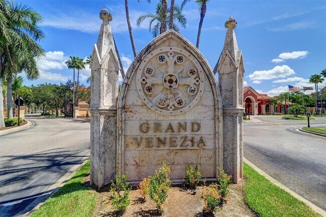 Building Photo - 2724 Via Murano