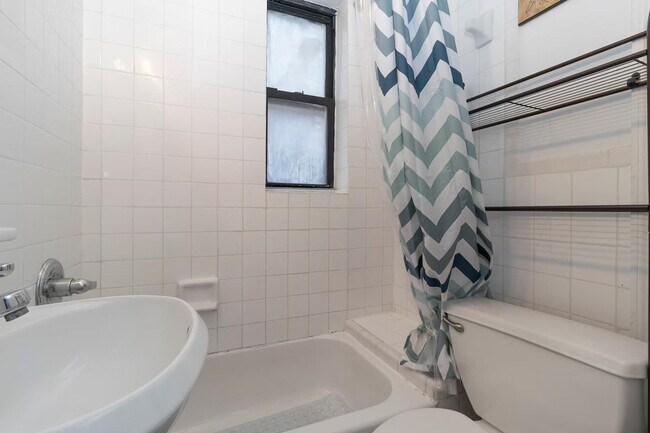 Building Photo - 1814 2nd Ave