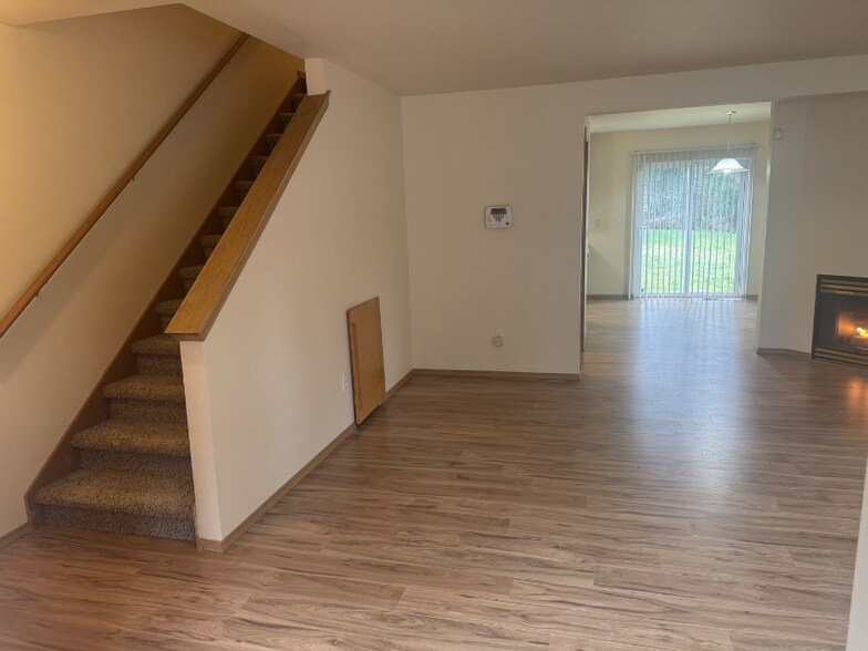 Building Photo - 9611 161st St E