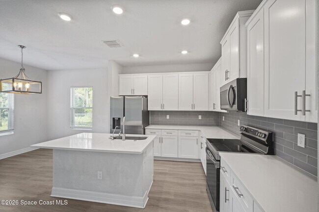 Building Photo - 330 San Marino Rd SW