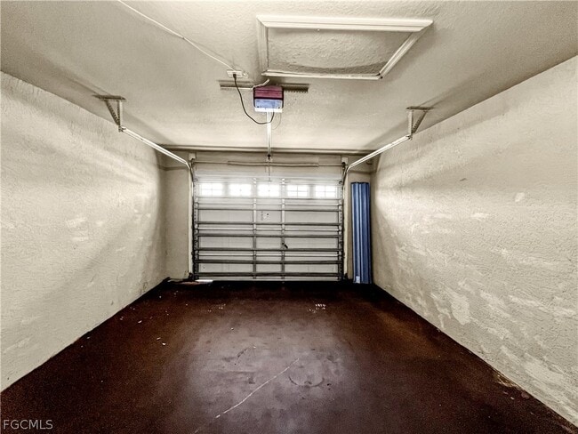 Building Photo - 1909 SW Santa Barbara Pl