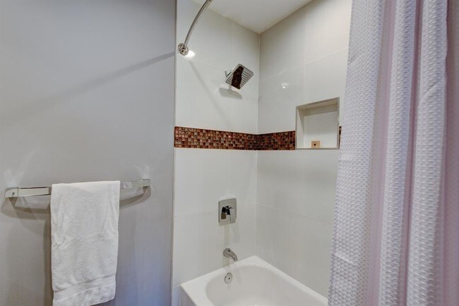 Building Photo - 668 S Ripple Creek Dr