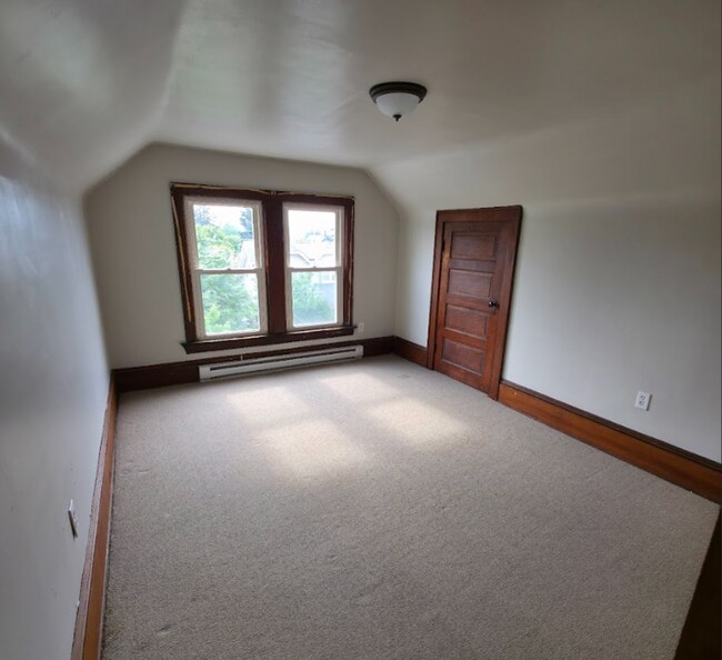 Building Photo - 1447 Rosewood Ave