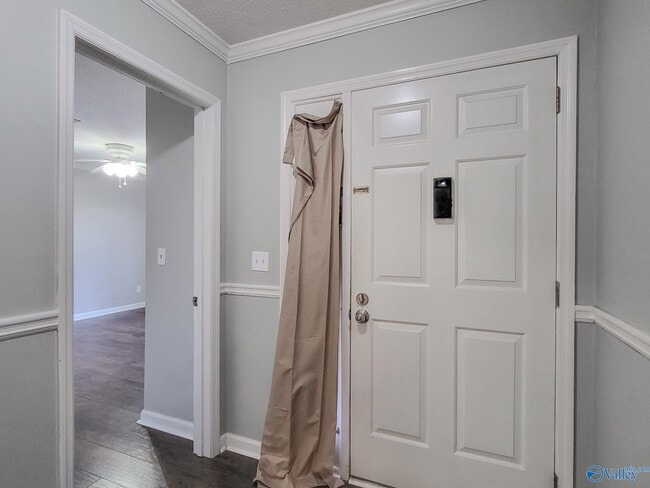 Building Photo - 2020 Woodlawn Dr SW