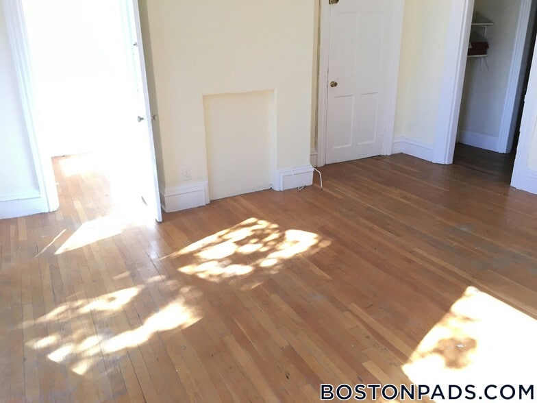 Building Photo - 179.5 Harvard St