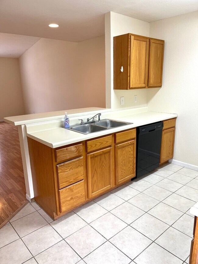Building Photo - 1413-1415-1415 Risen Star Ct